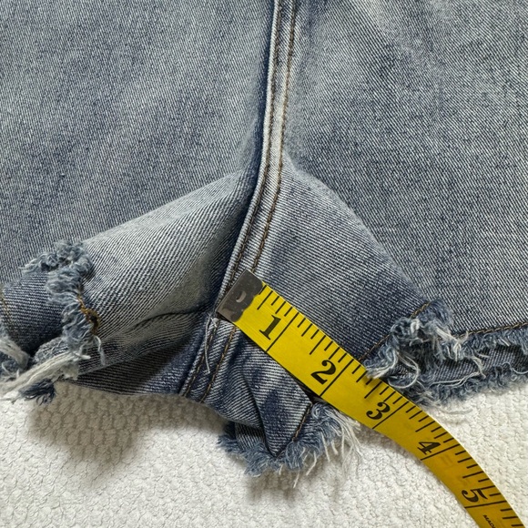 PrettylittleThing Plus 18 Vintage High Waisted Blue Denim Shorts - Picture 7 of 12